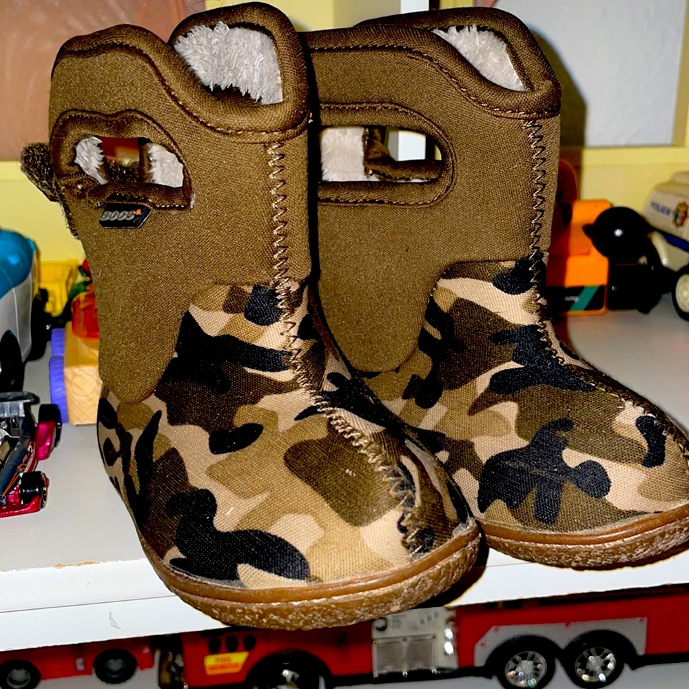 Comfy Rain shoes for toddlers!